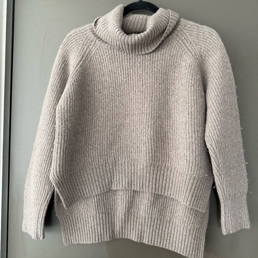 Aritzia Brown Chunky Knit Turtle Neck Sweater Size L